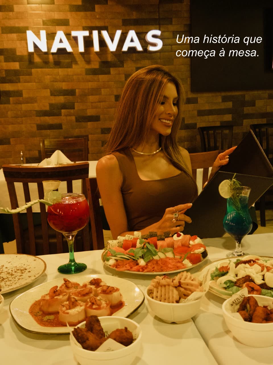 Detalhe do buffet com pratos variados no Nativas Grill Natal